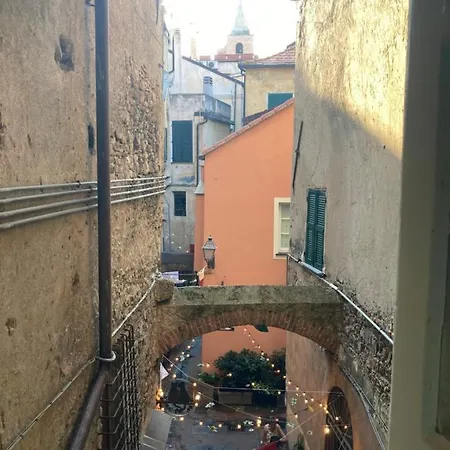 Archivolto Del Teatro Hotel Albenga Exterior photo