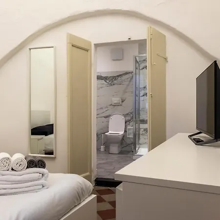 Archivolto Del Teatro Hotel Albenga Exterior photo